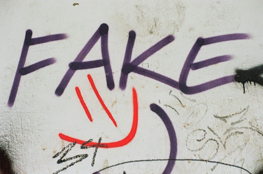 NO FAKES Act: Zaščita pred AI deepfake ali grožnja svobodi na internetu?