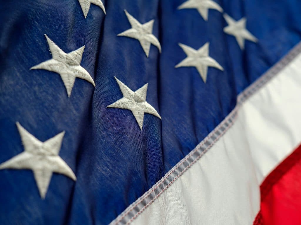 Načrt ZDA za umetno inteligenco: Povečane naložbe in konkurenca s Kitajsko